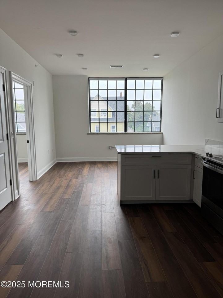 179 Chelsea Ave #201