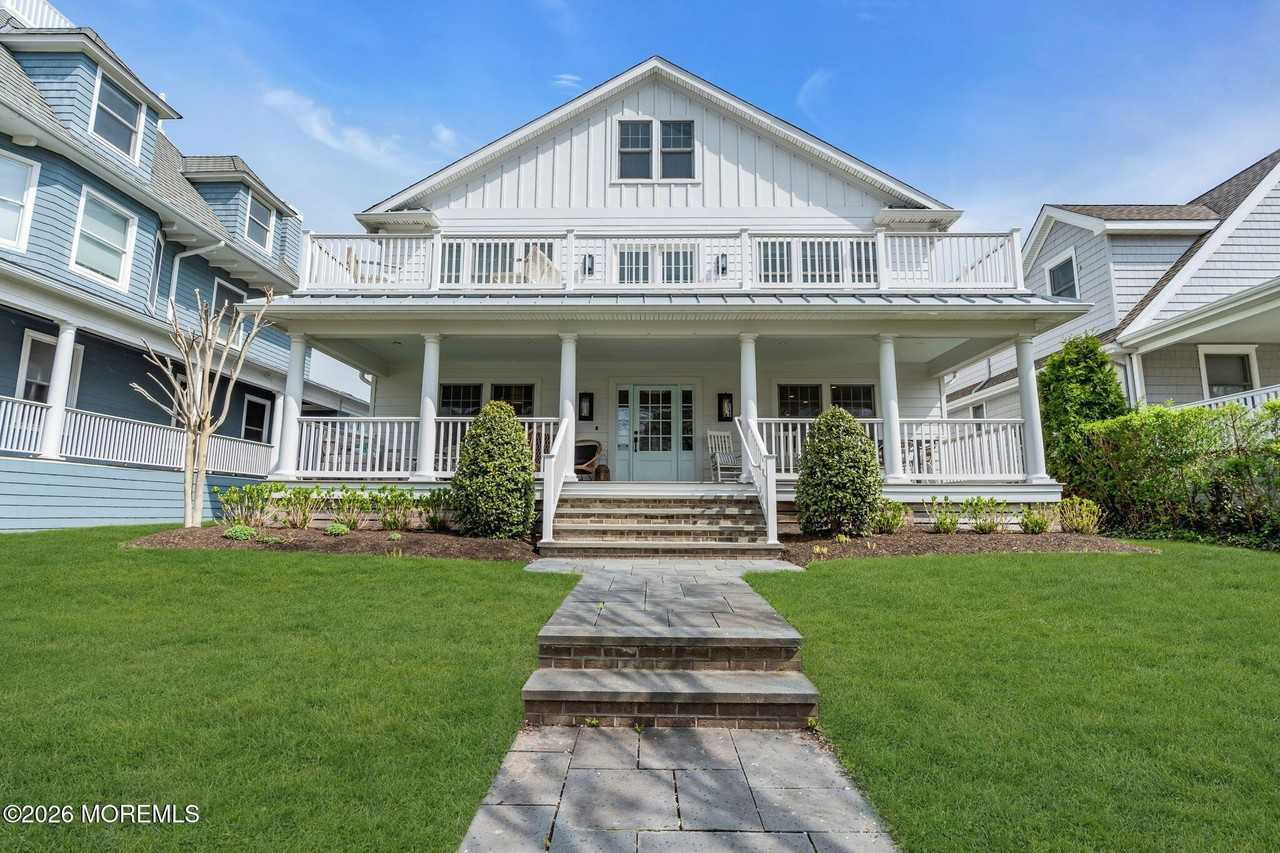 112 Sylvania Ave - Photo 4 of 50