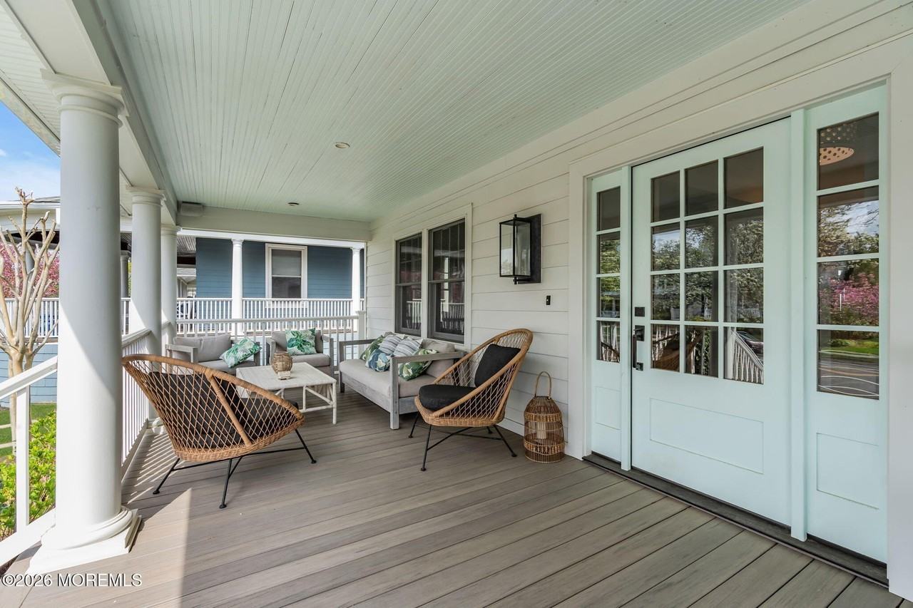 112 Sylvania Ave - Photo 5 of 50