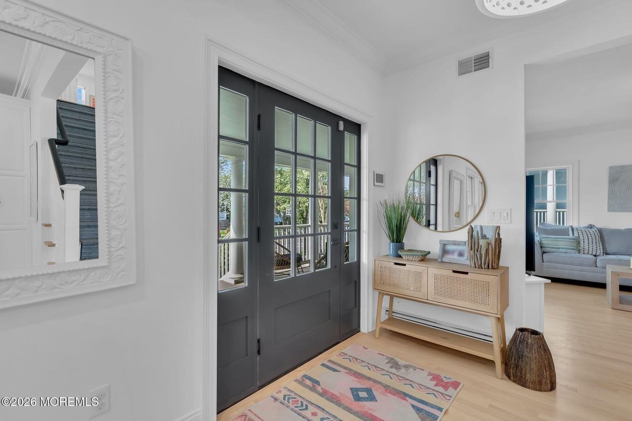 112 Sylvania Ave - Photo 7 of 50