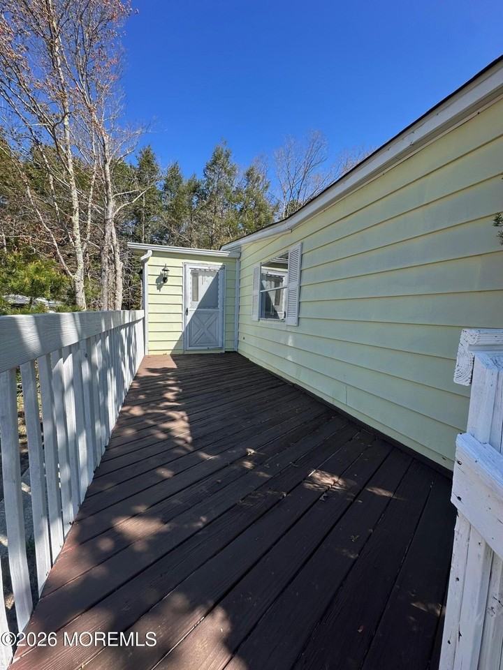 16 Maplewood Dr - Photo 3 of 12