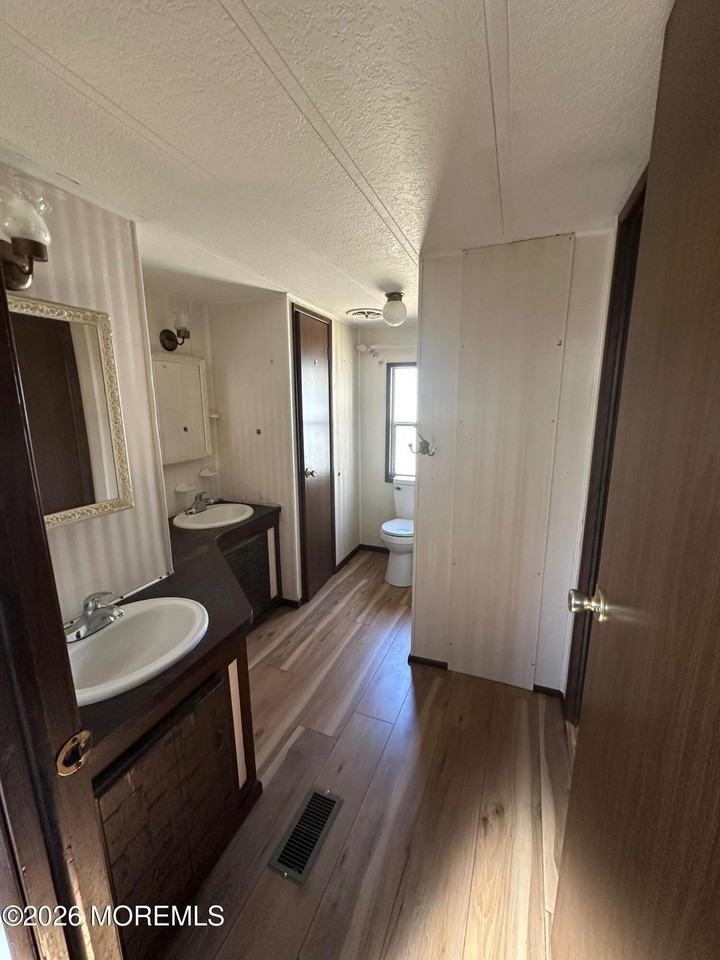 16 Maplewood Dr - Photo 7 of 12