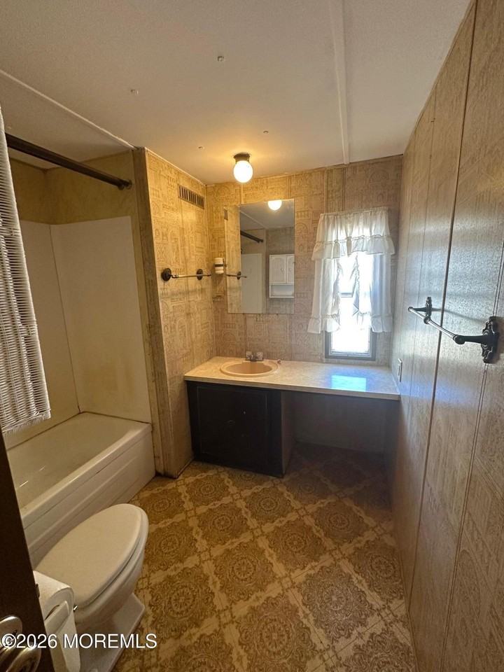 20 Maplewood Dr - Photo 4 of 7