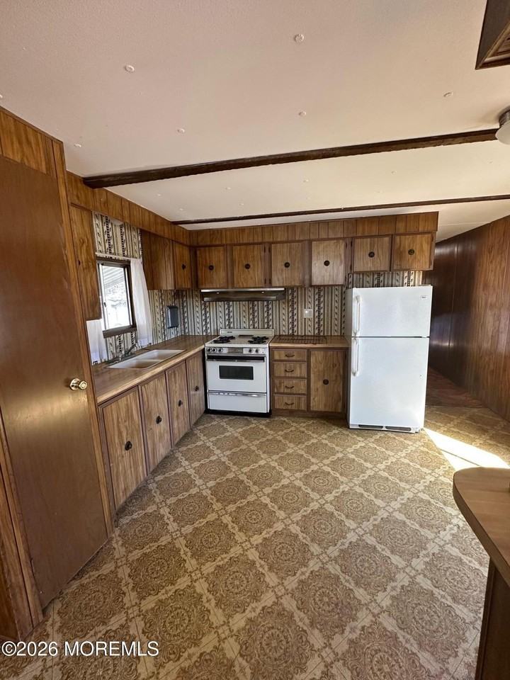 20 Maplewood Dr - Photo 6 of 7