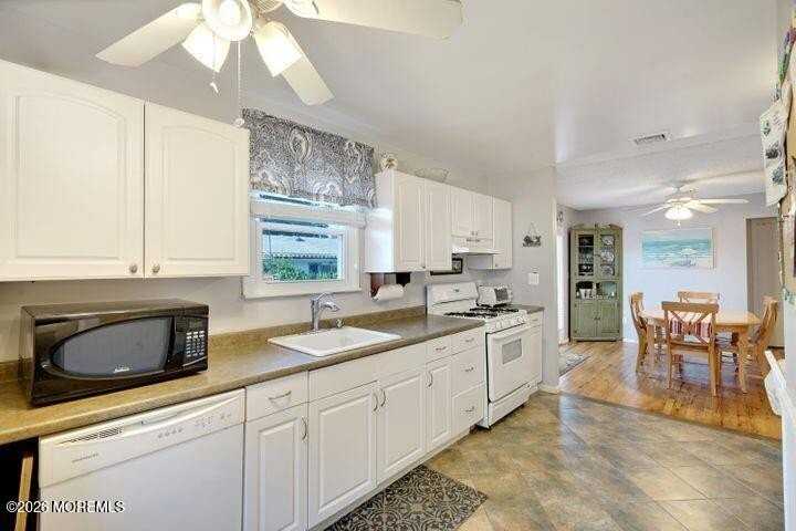 81 Berry Pl - Photo 3 of 10