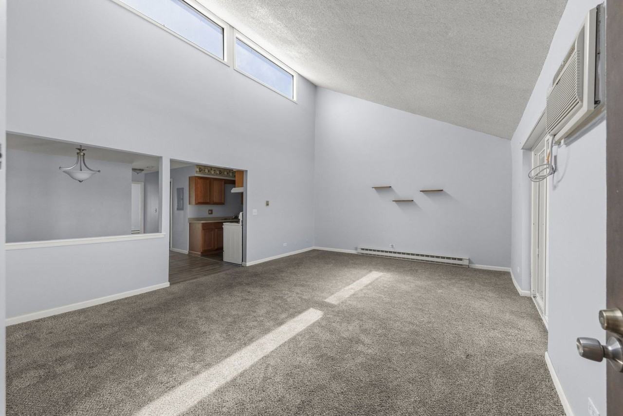 535 W Lies Rd #6 - Photo 3 of 20