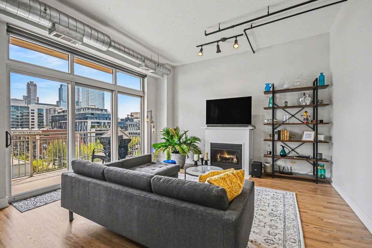 950 W Monroe St #602 - Photo 3 of 17