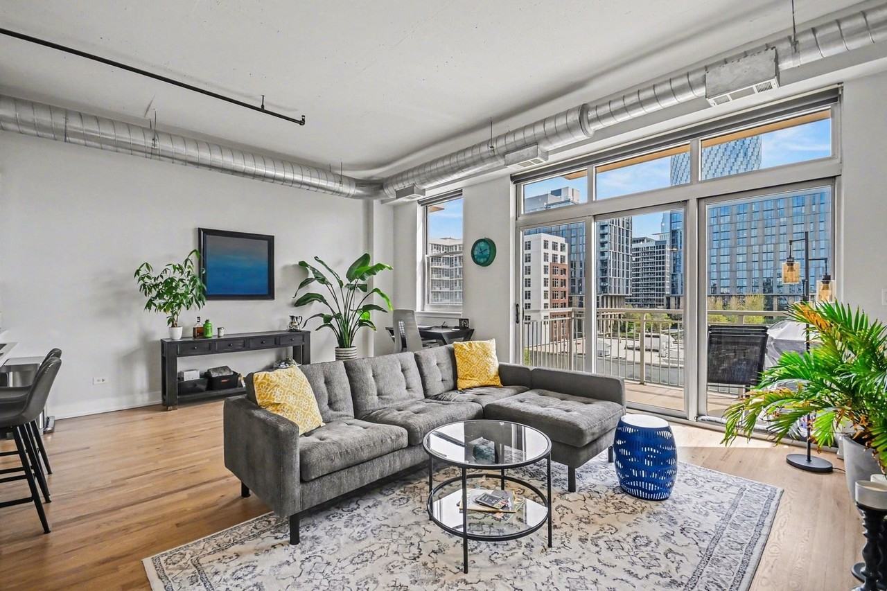 950 W Monroe St #602 - Photo 4 of 17