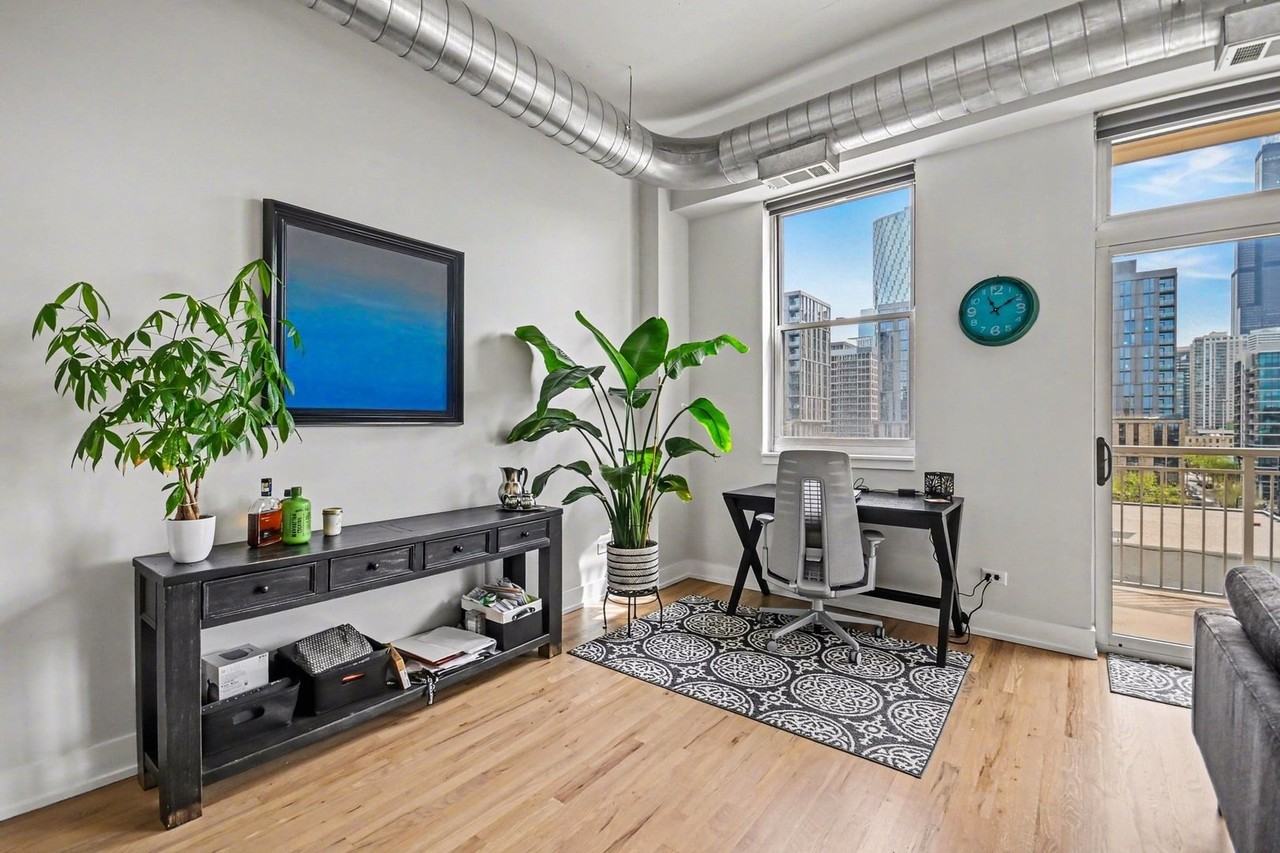 950 W Monroe St #602 - Photo 7 of 17