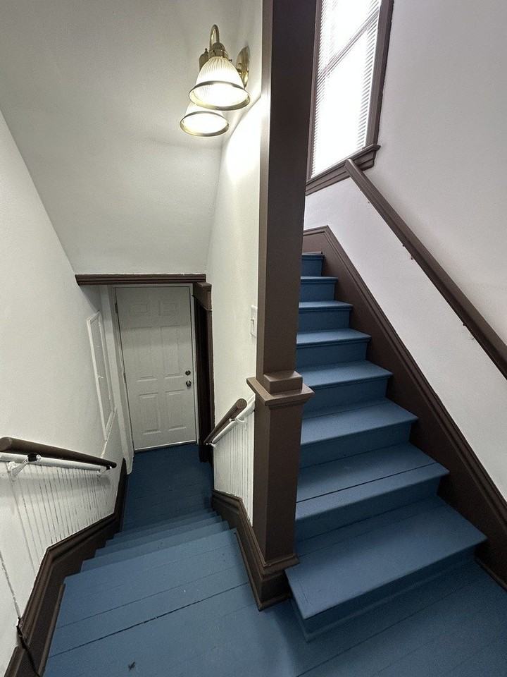 408 S Gardiner Ave #2 - Photo 6 of 25