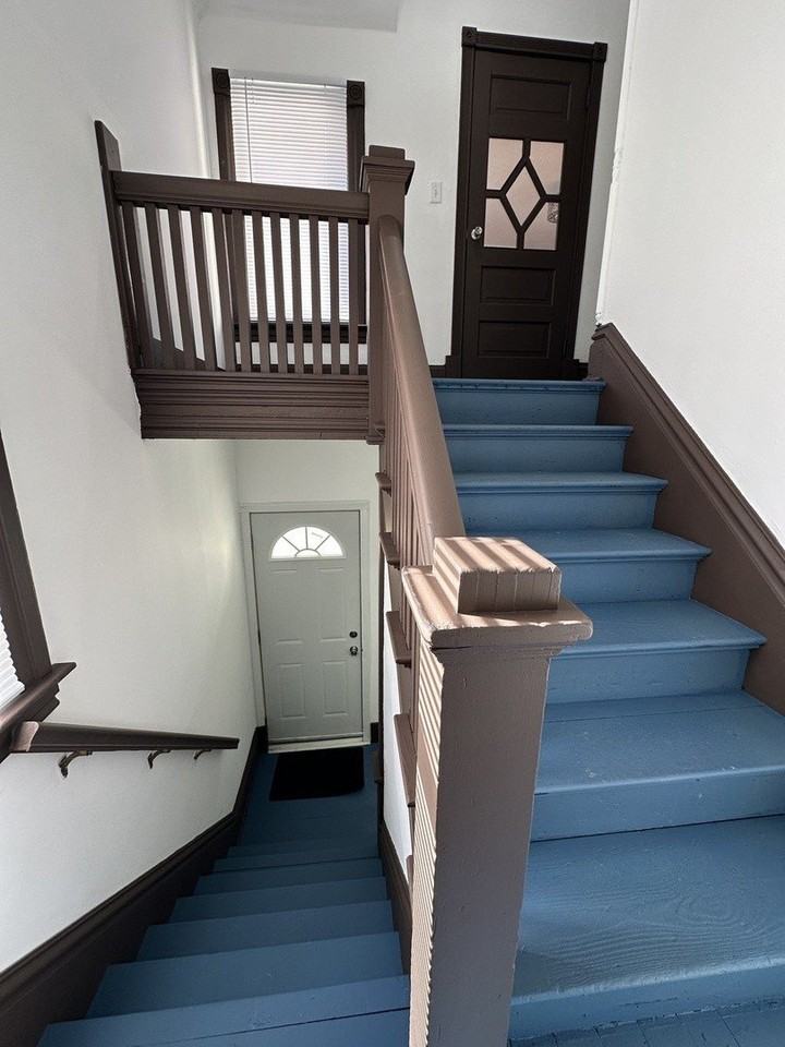 408 S Gardiner Ave #2 - Photo 7 of 25