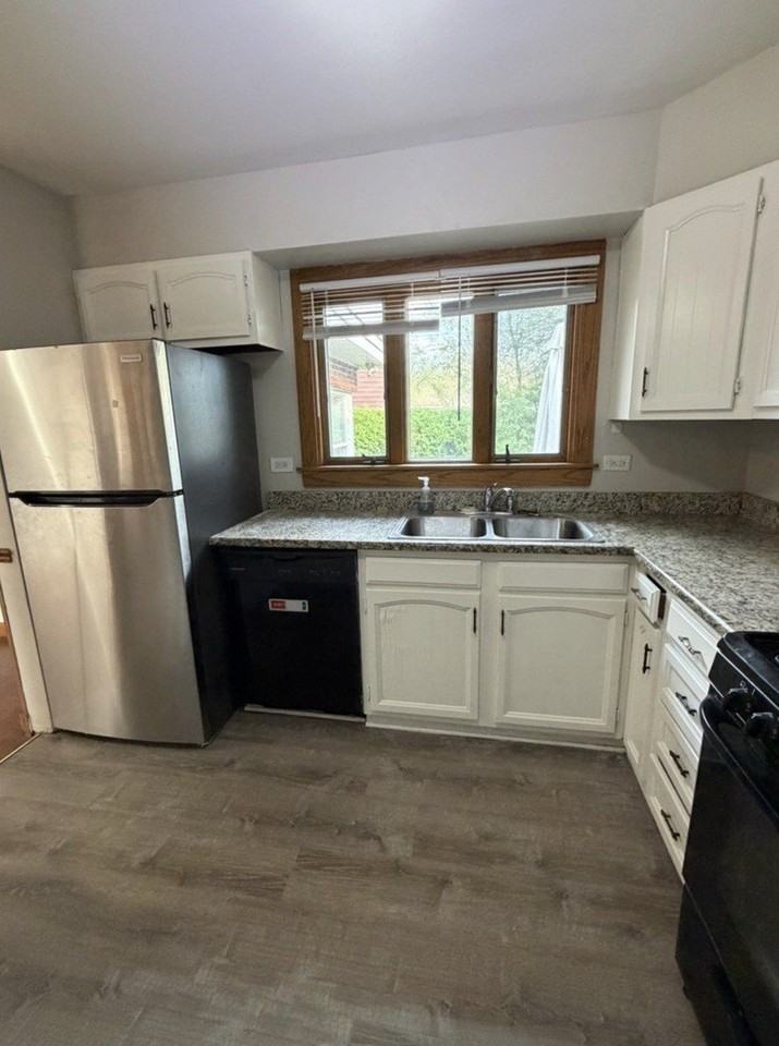 18453 Clyde Rd - Photo 3 of 9