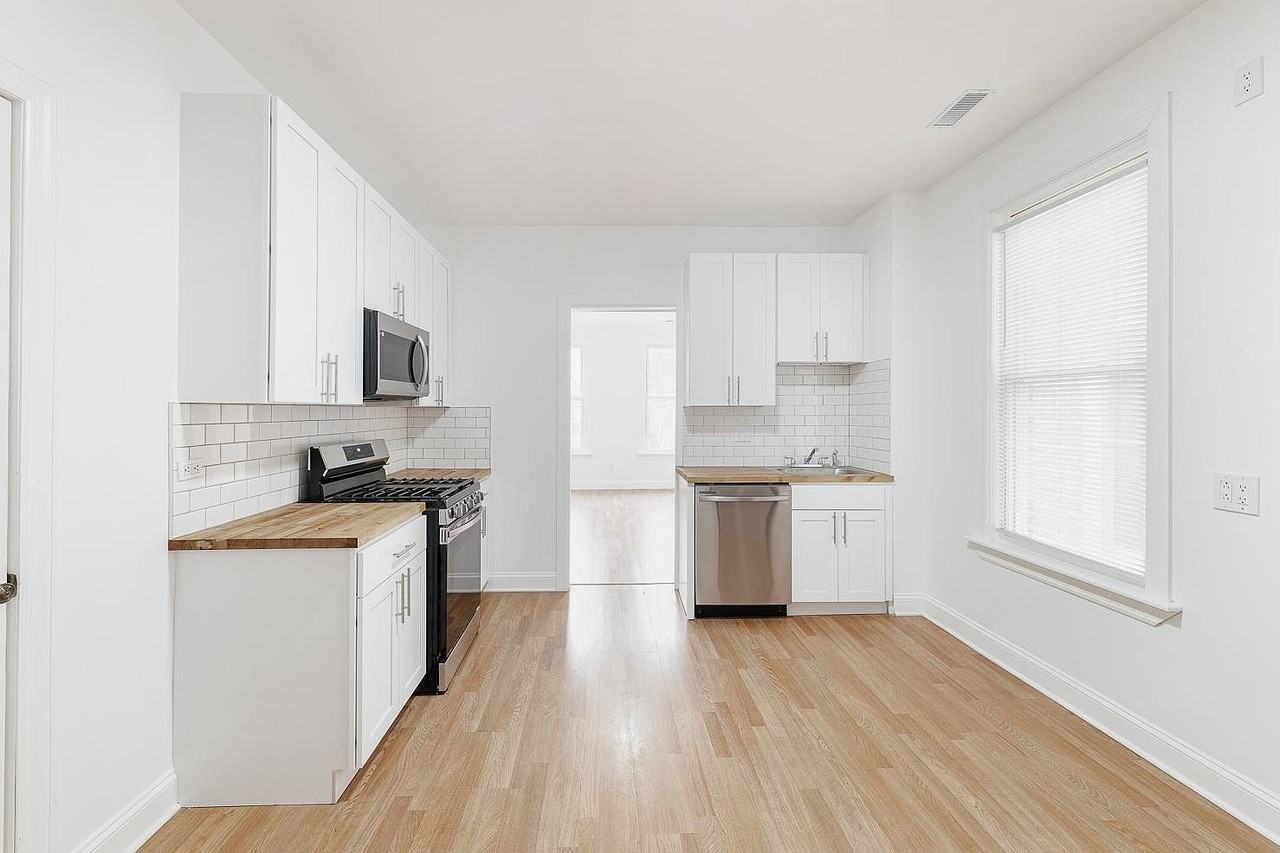 1430 W Superior St #2R - Photo 3 of 18