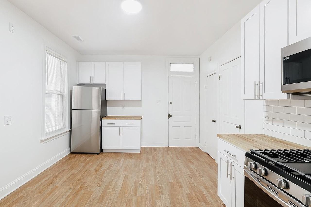 1430 W Superior St #2R - Photo 5 of 18