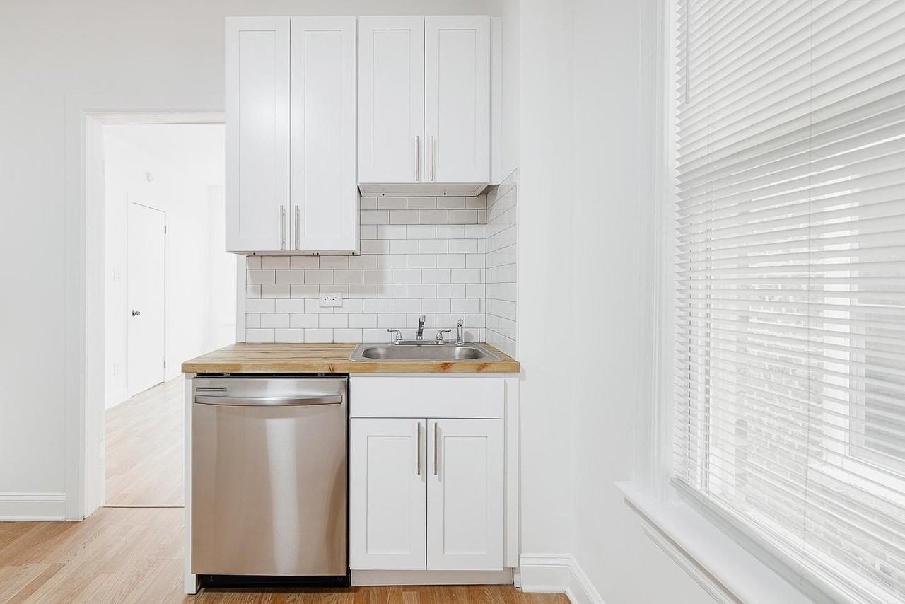 1430 W Superior St #2R - Photo 6 of 18