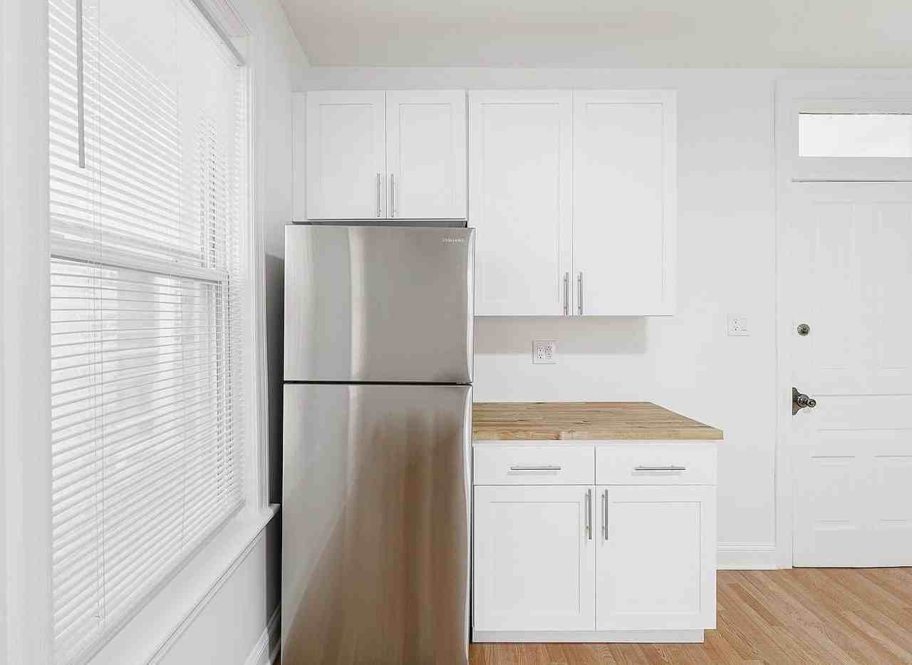 1430 W Superior St #2R - Photo 7 of 18