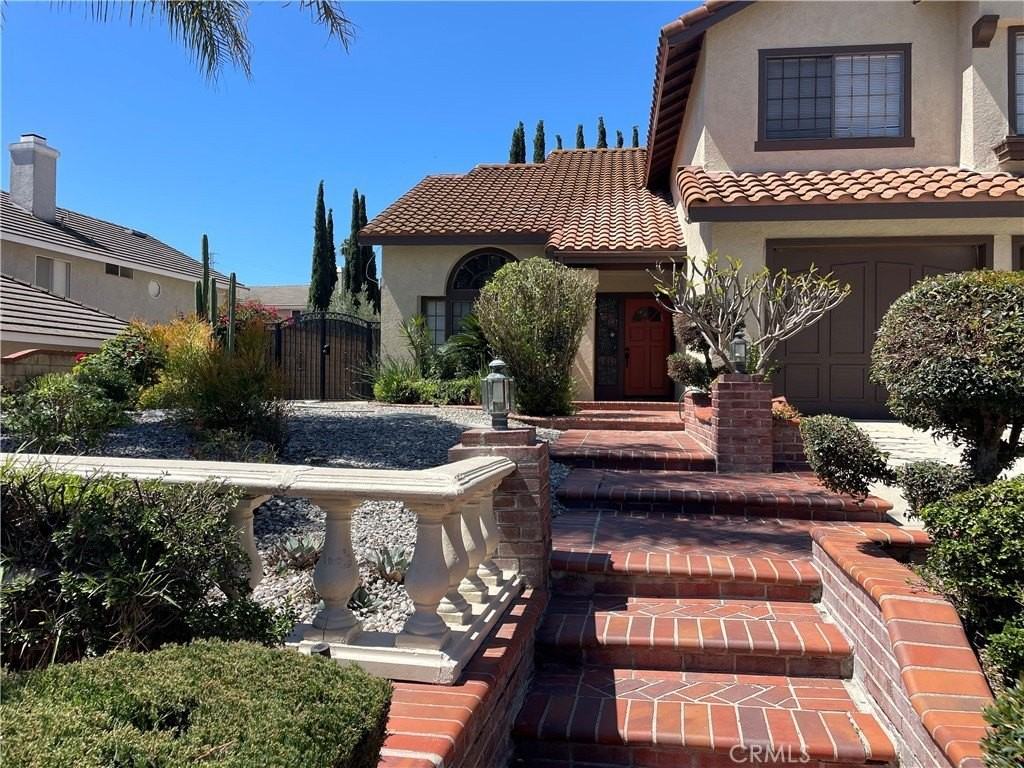 955 Longview Dr - Photo 2 of 49