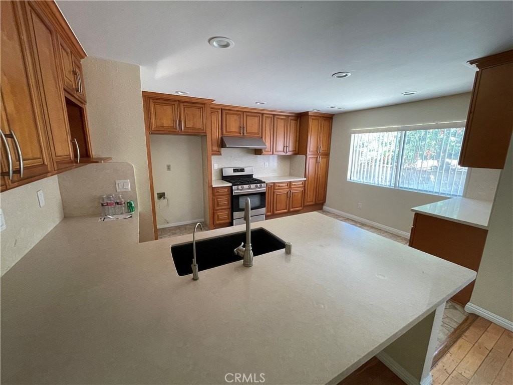 955 Longview Dr - Photo 4 of 49