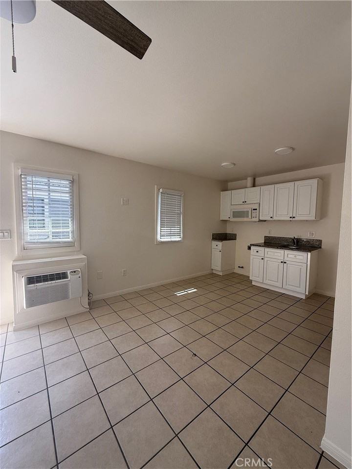 1127 Magnolia Ave #10 - Photo 4 of 7