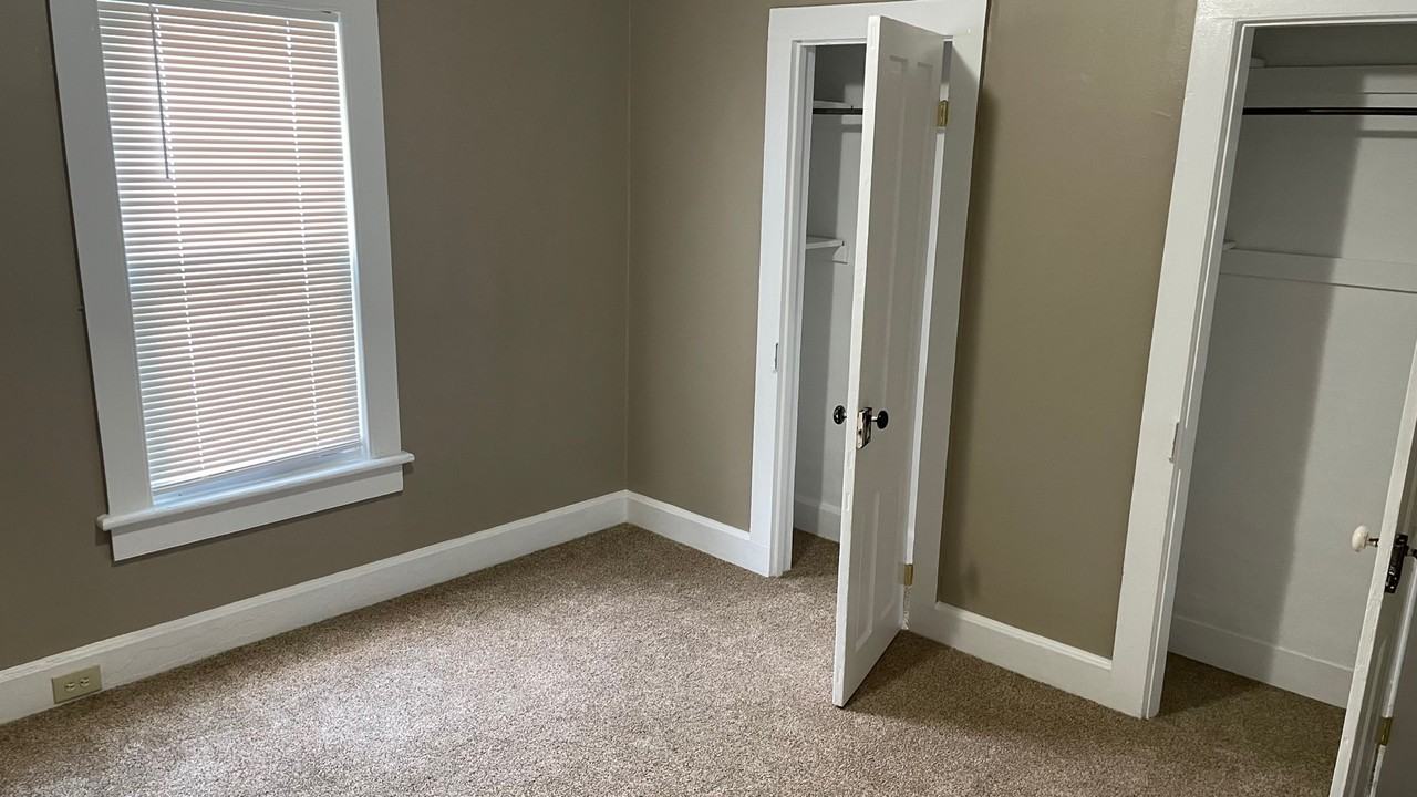 608 Sarah Street2nd floor #2ndFL - Photo 2 of 5