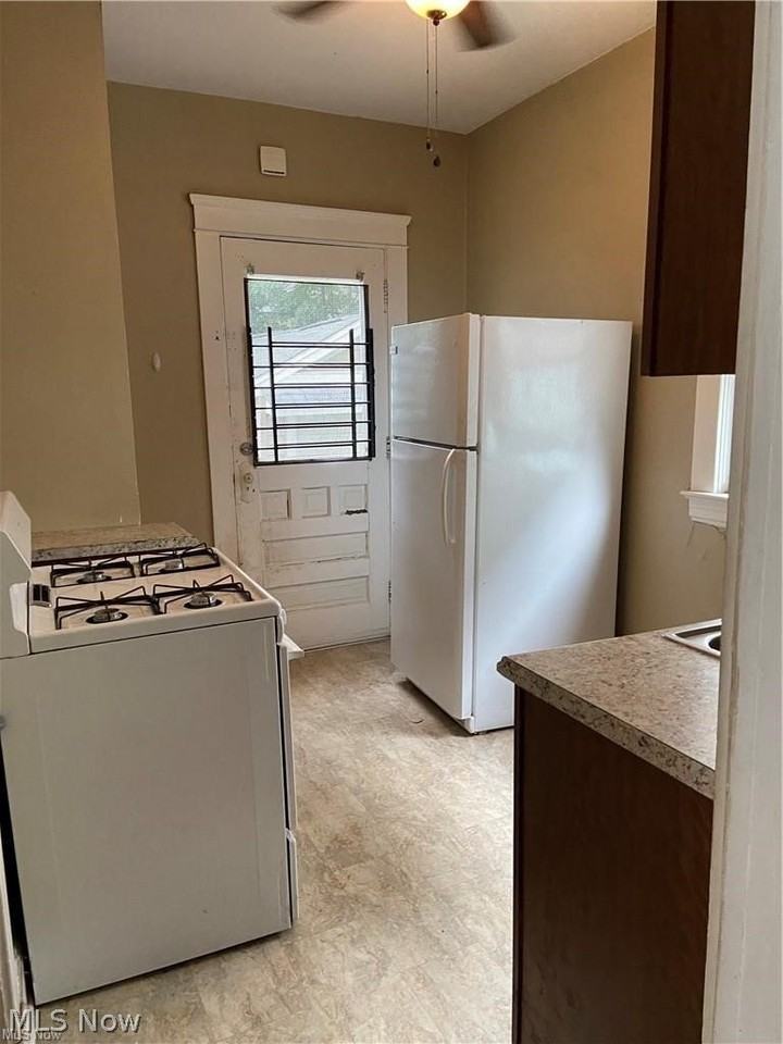 2628 E 124th St - Photo 3 of 11