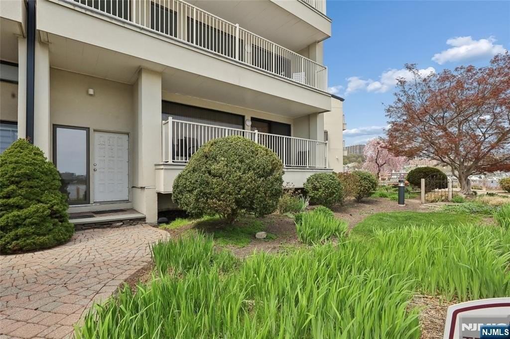 1225 River Rd - Photo 2 of 47