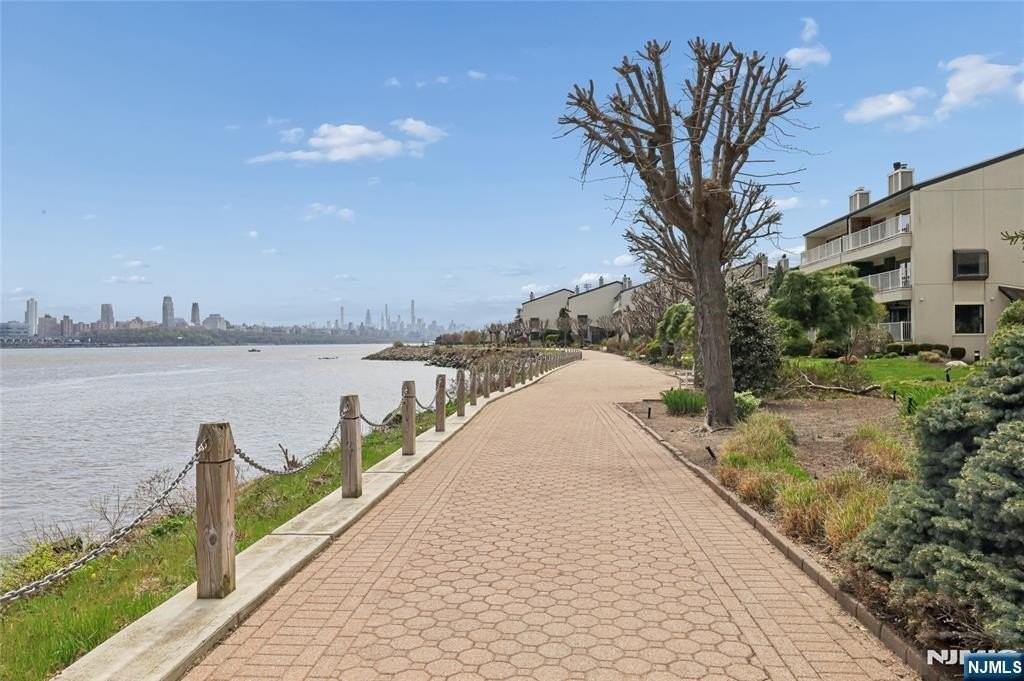 1225 River Rd - Photo 3 of 47