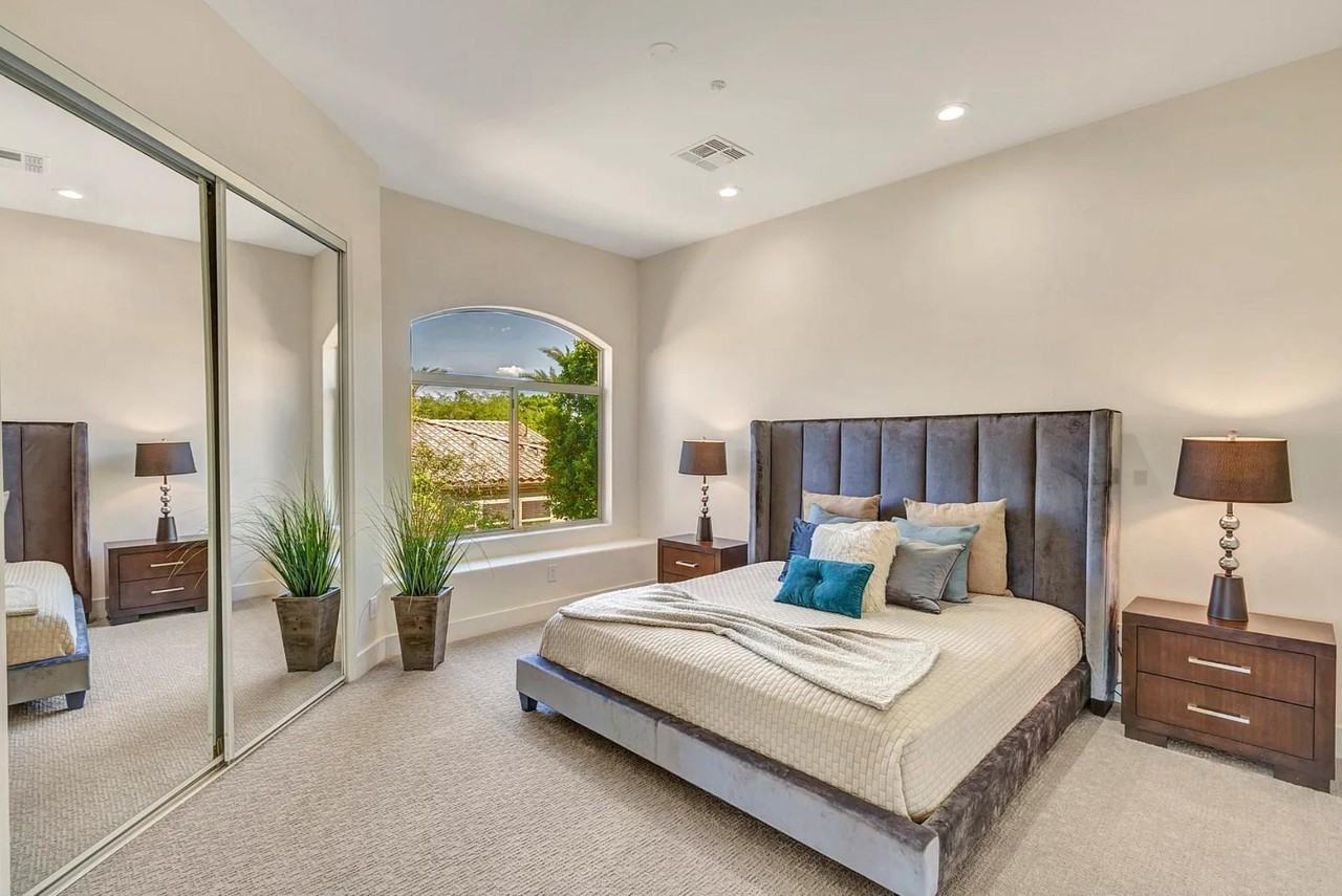 E Cochise Dr - Photo 7 of 14