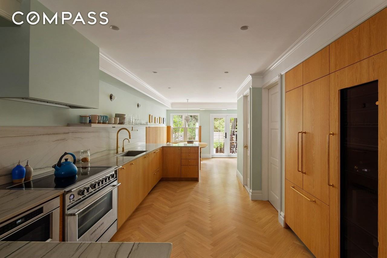 366 6th Ave #TH - Photo 4 of 20