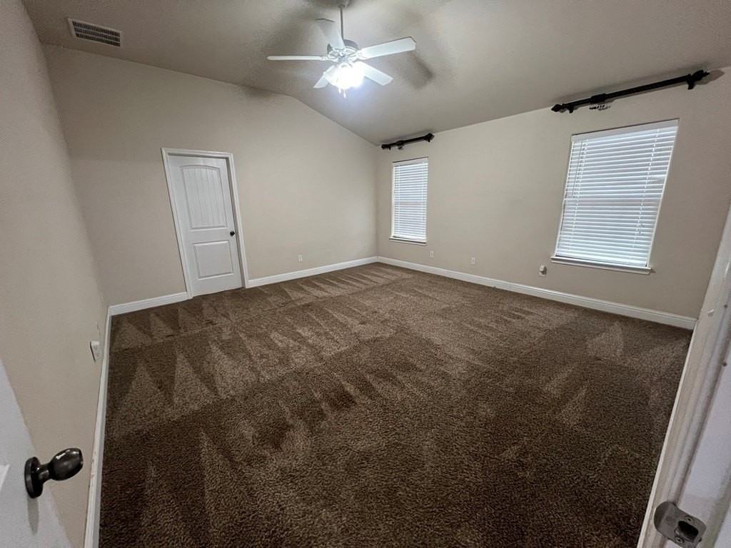 9914 Rainbow Dr - Photo 4 of 7