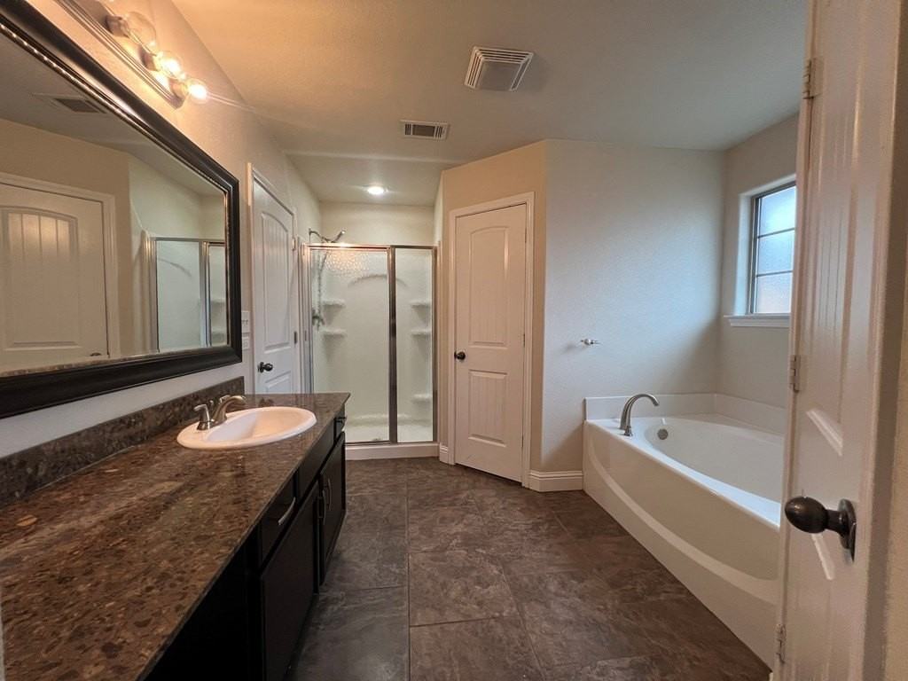 9914 Rainbow Dr - Photo 5 of 7