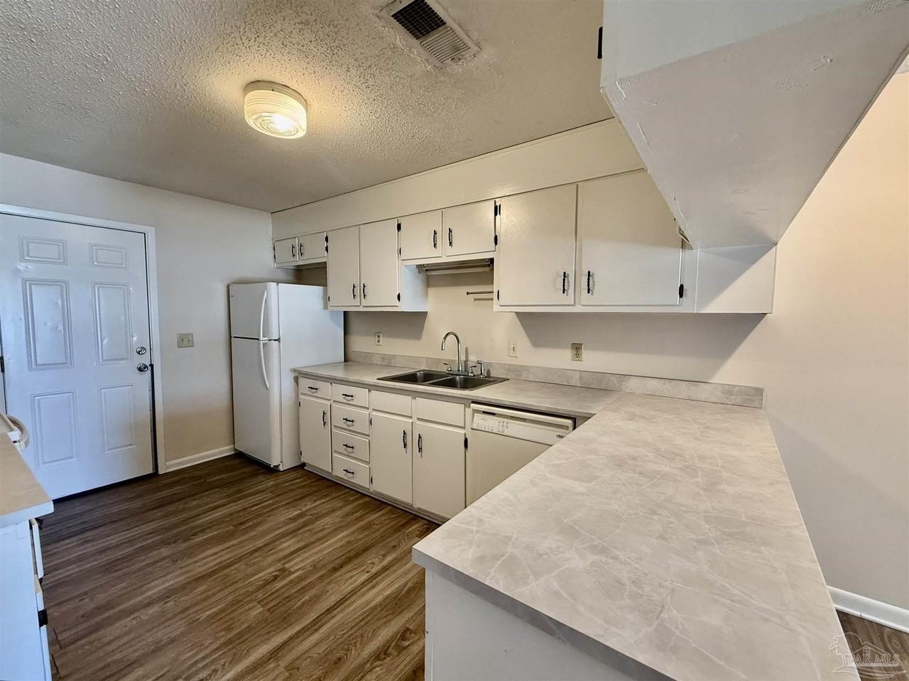 3226 Santa Rosa Dr - Photo 2 of 15