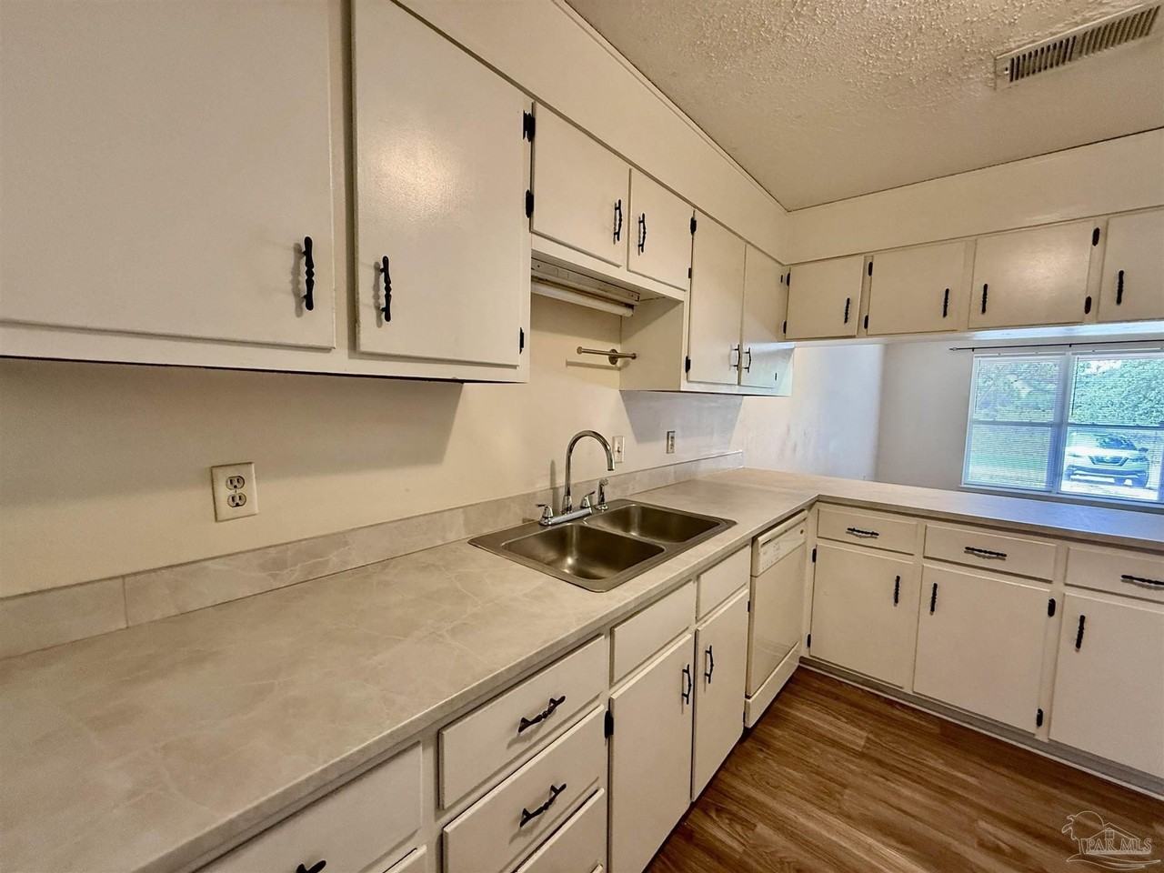 3226 Santa Rosa Dr - Photo 3 of 15