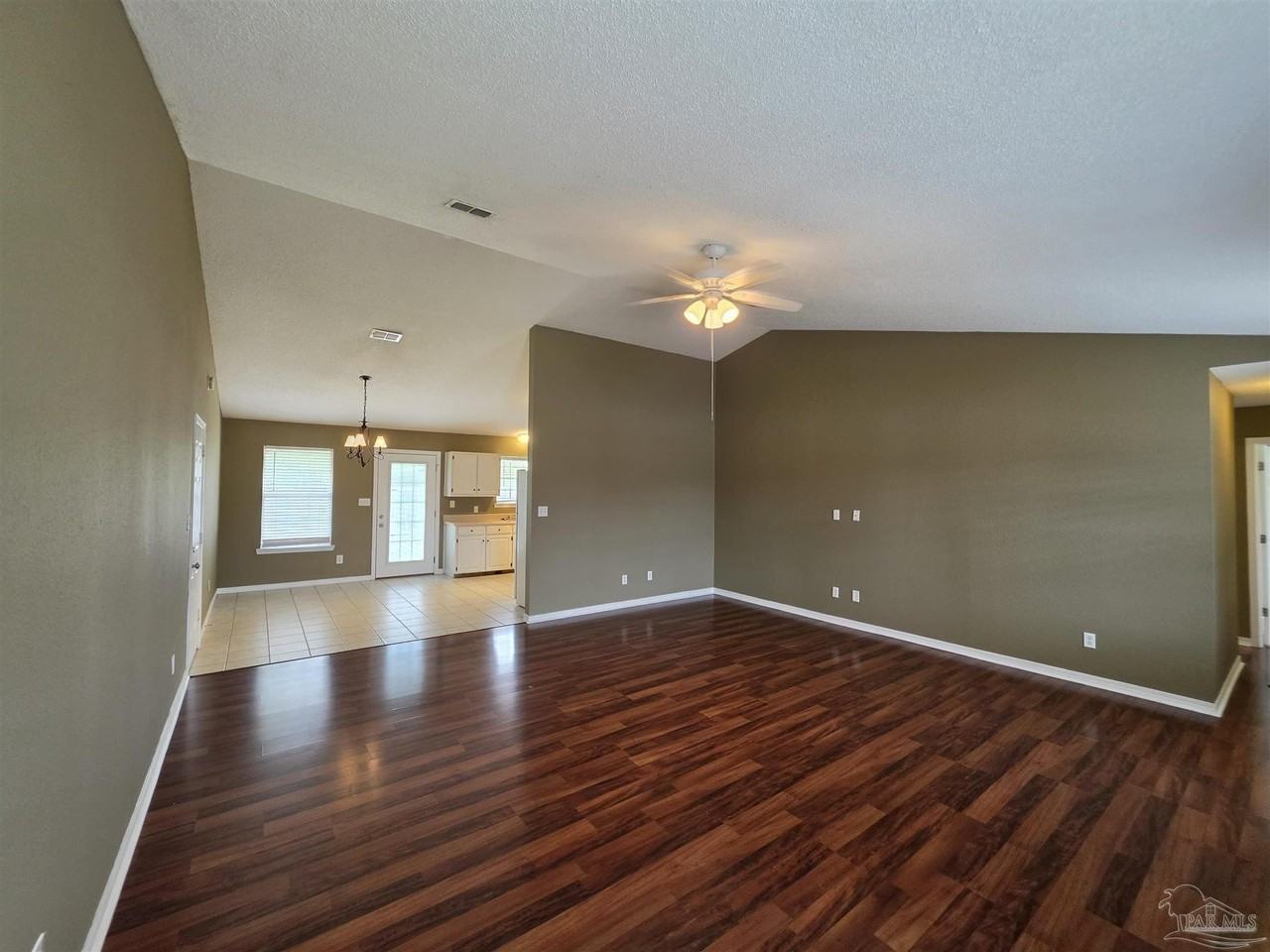 4041 Shorewood Dr - Photo 5 of 21