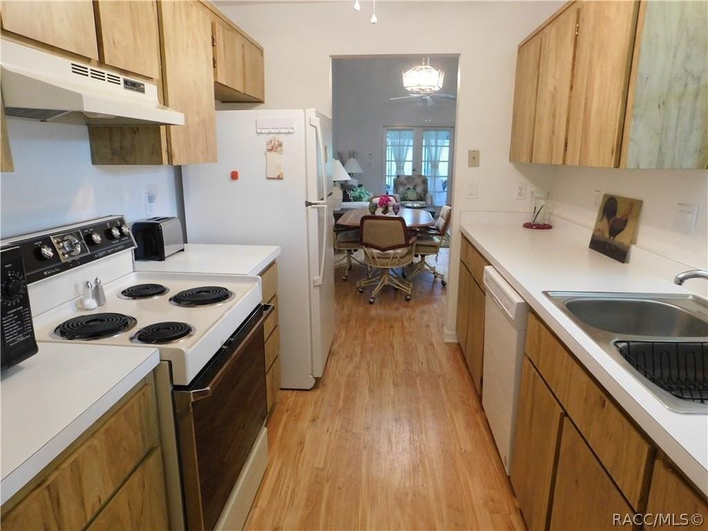 741 E Hartford St - Photo 2 of 15