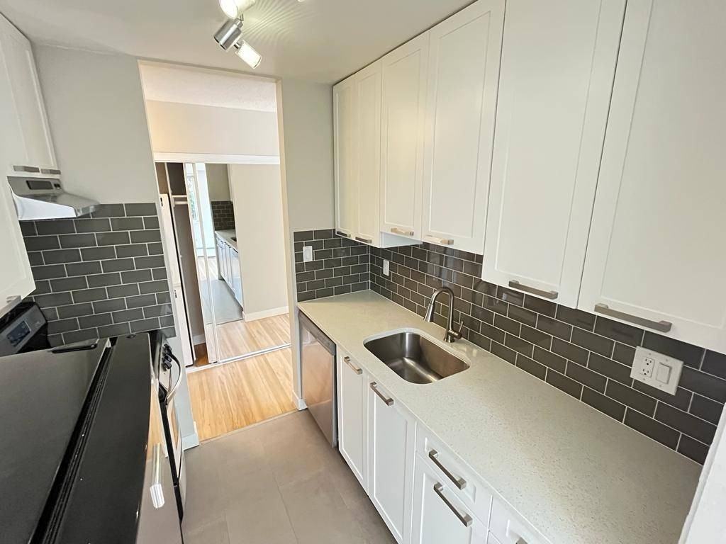 121 West 20th Street #206 - Photo 3 of 19