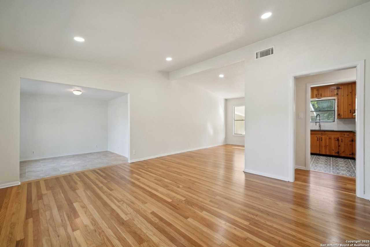 407 Haverford Dr - Photo 2 of 25