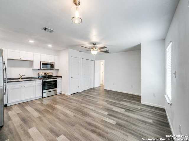 307 Tanglewood - Photo 3 of 12