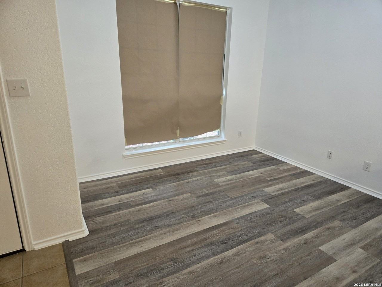 405 Point Vly - Photo 2 of 16