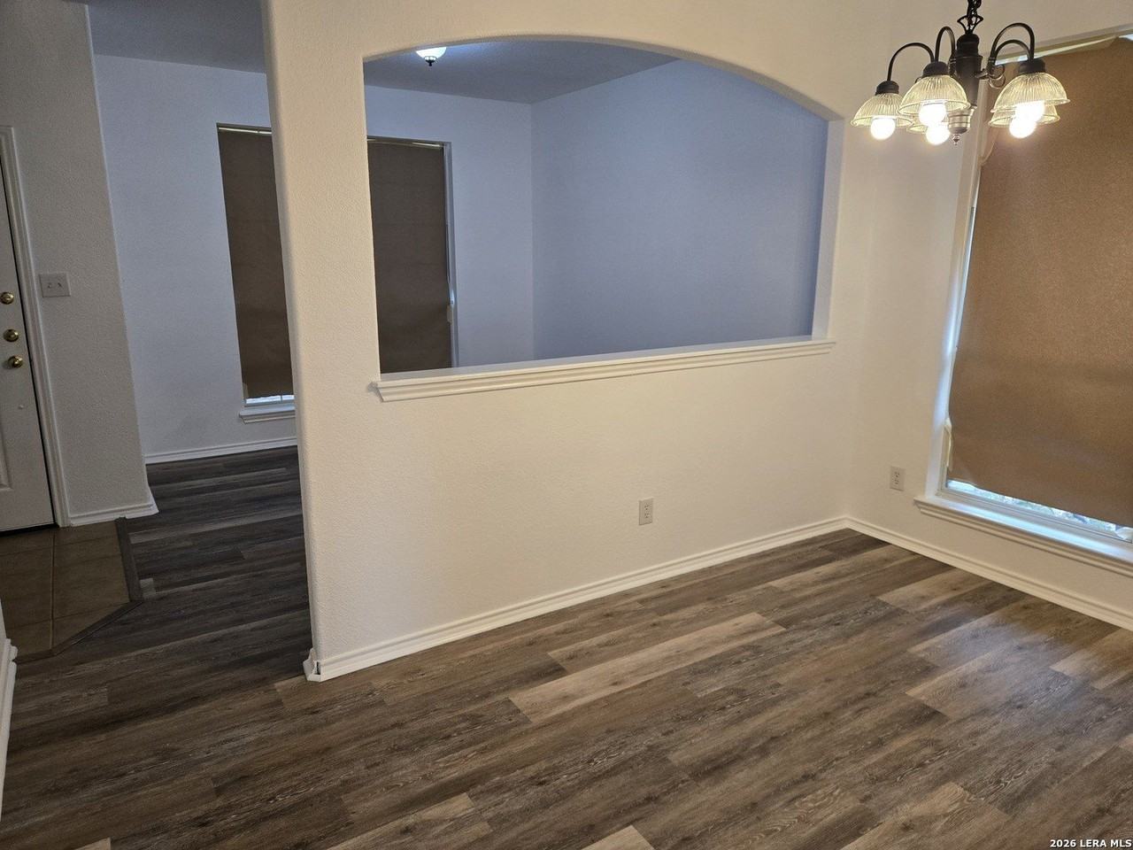 405 Point Vly - Photo 3 of 16