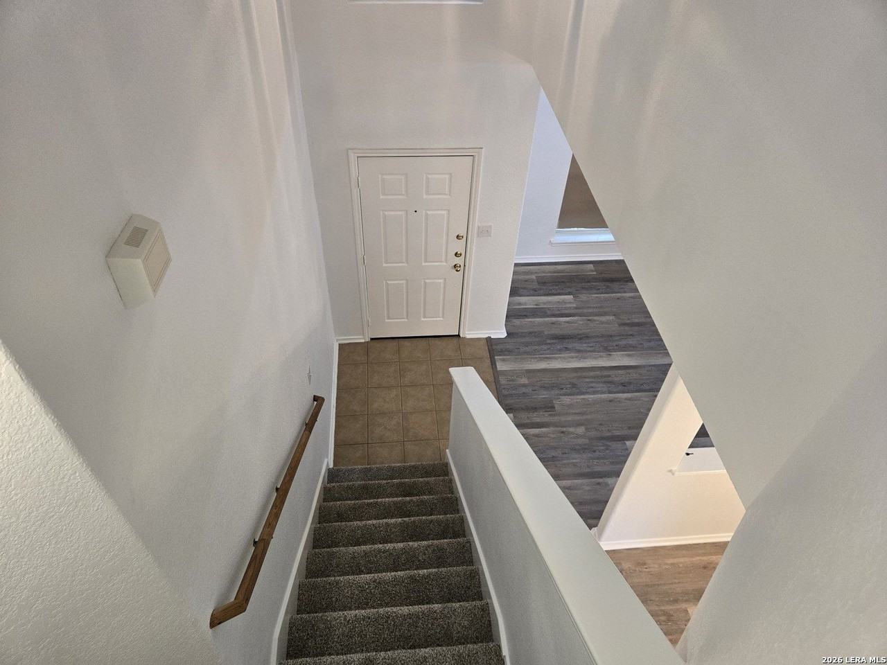 405 Point Vly - Photo 4 of 16