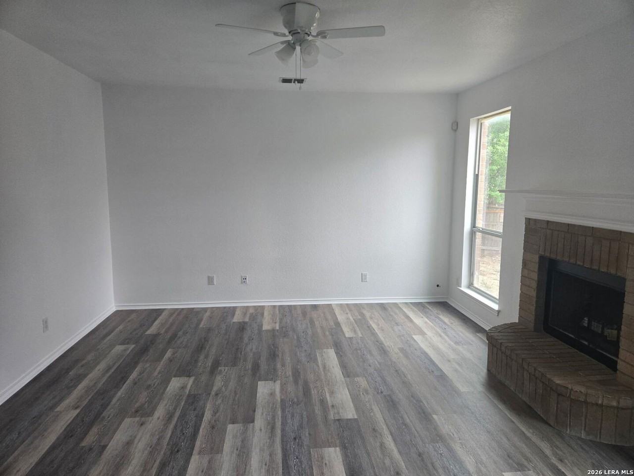 405 Point Vly - Photo 5 of 16