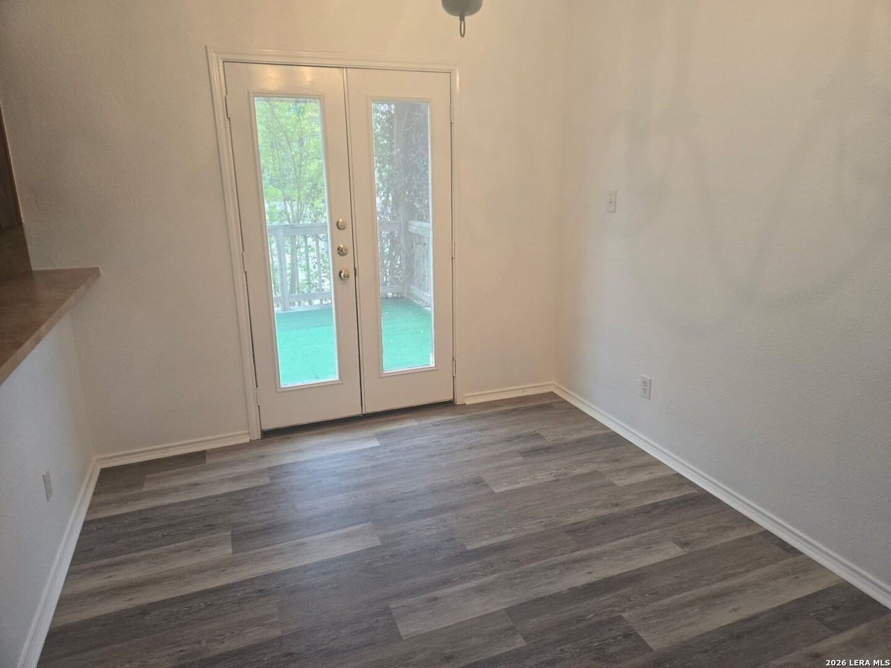 405 Point Vly - Photo 6 of 16