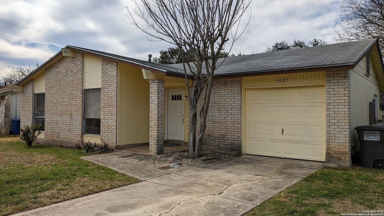 5927 Cliff Rock Dr - Photo 2 of 14