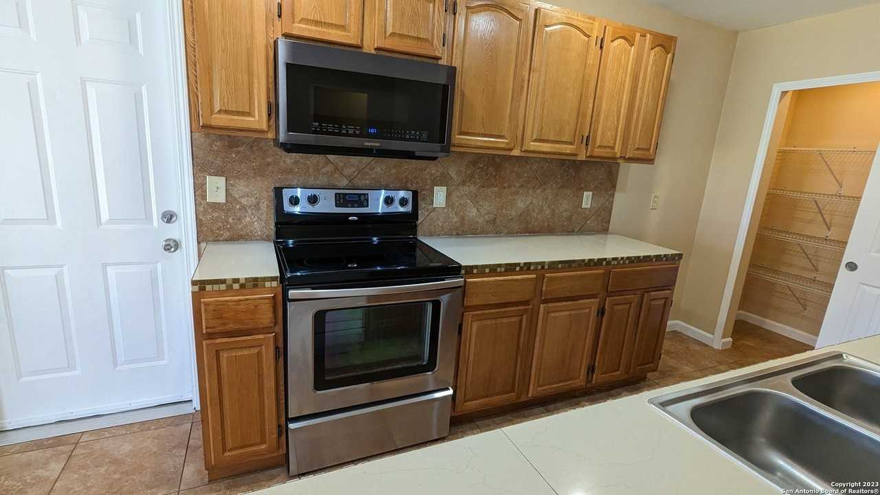 5927 Cliff Rock Dr - Photo 4 of 14