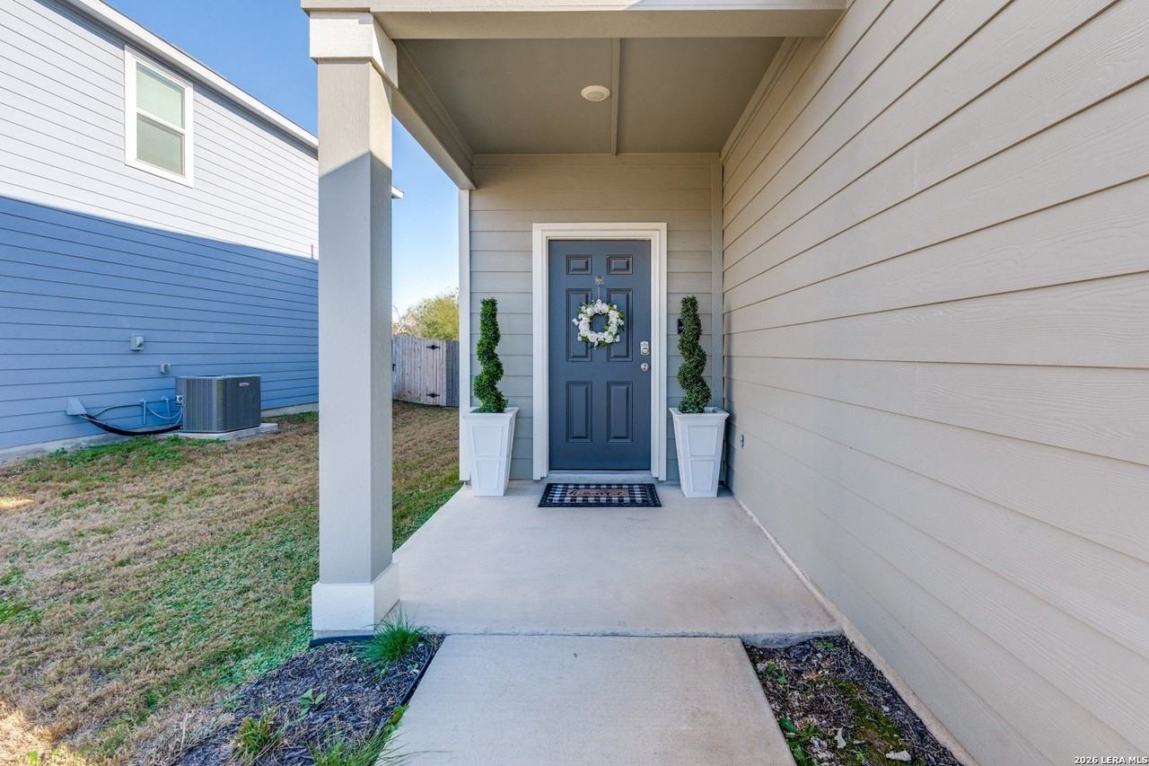 5628 Pearl Mdw - Photo 4 of 28
