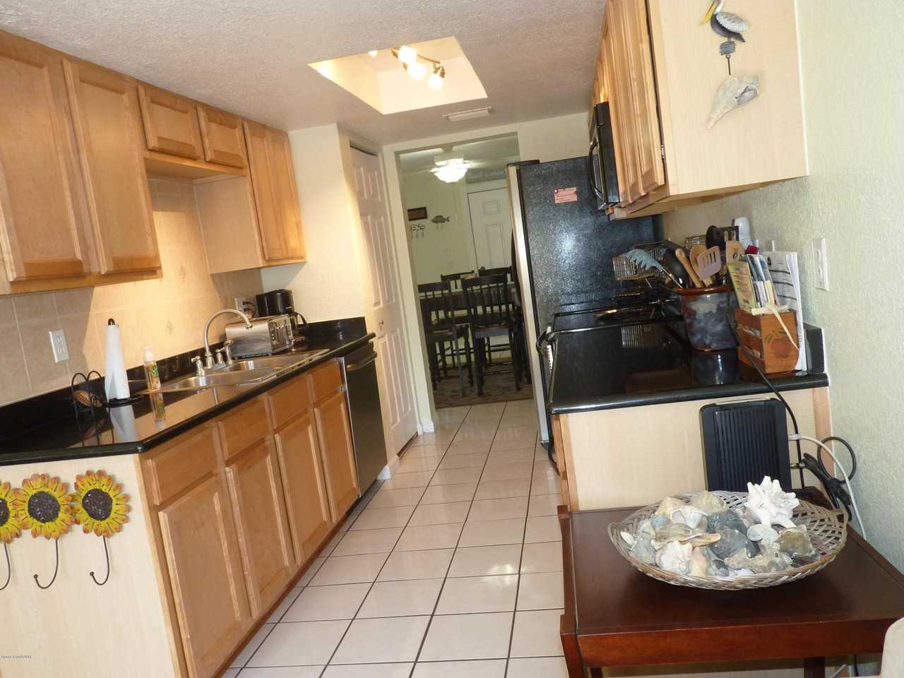 8718 Bay Ct - Photo 3 of 19