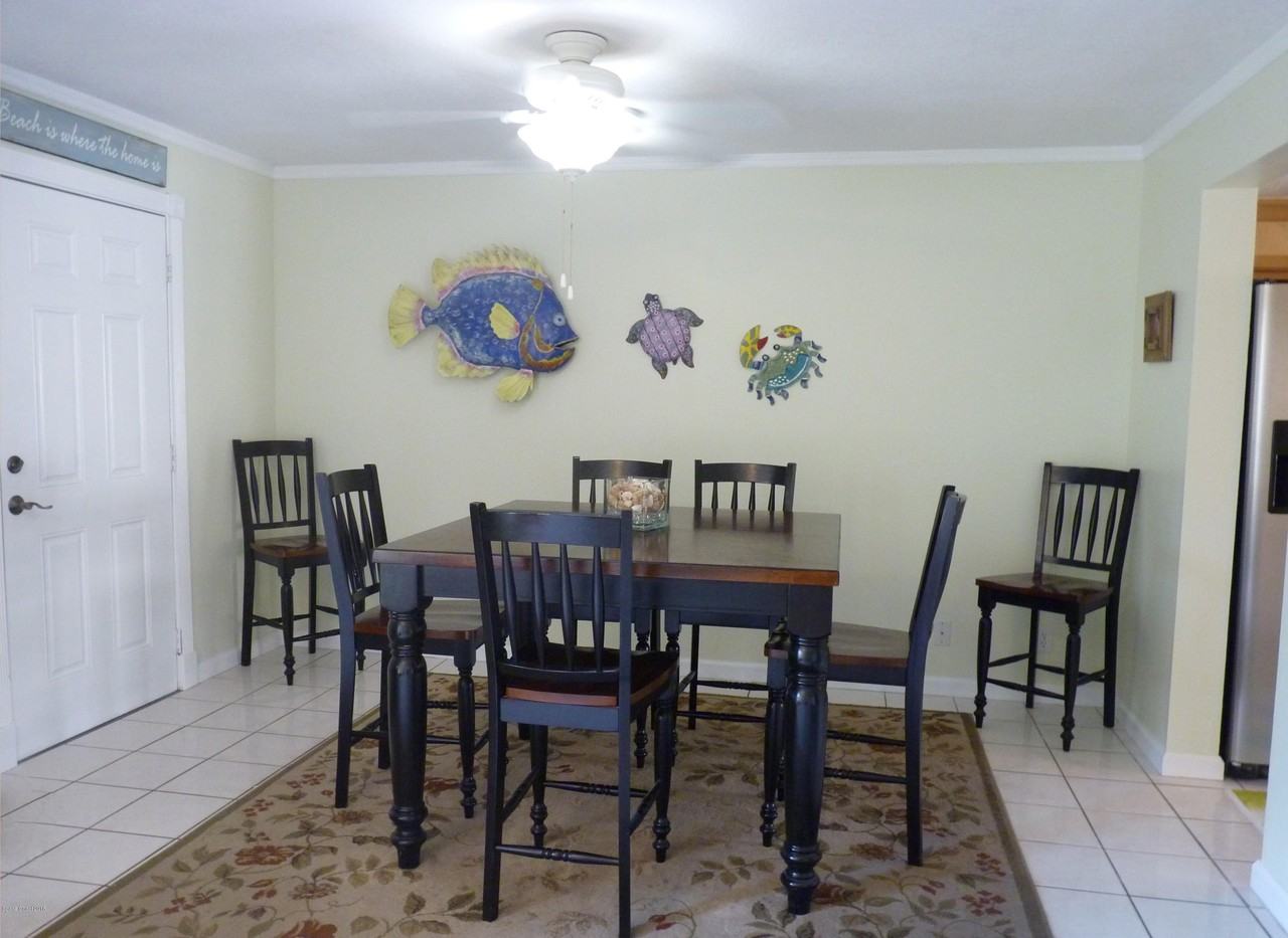 8718 Bay Ct - Photo 4 of 19