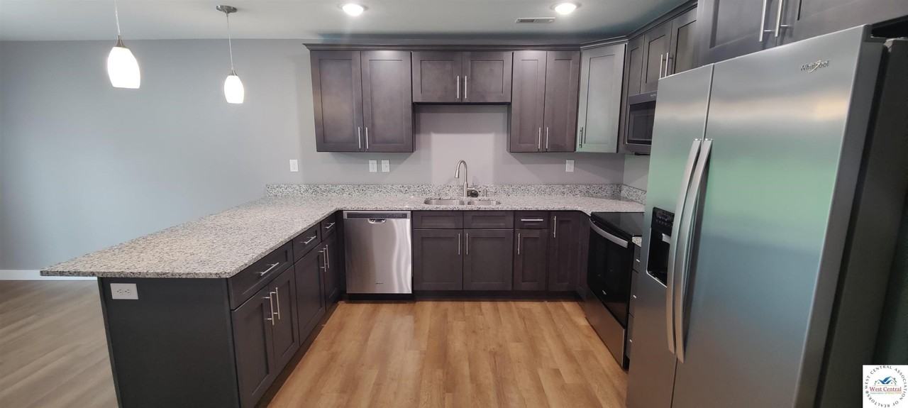 3101 Aaron Ave - Photo 4 of 17