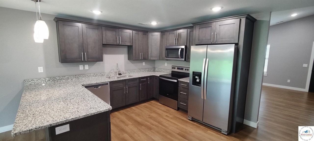 3101 Aaron Ave - Photo 5 of 17